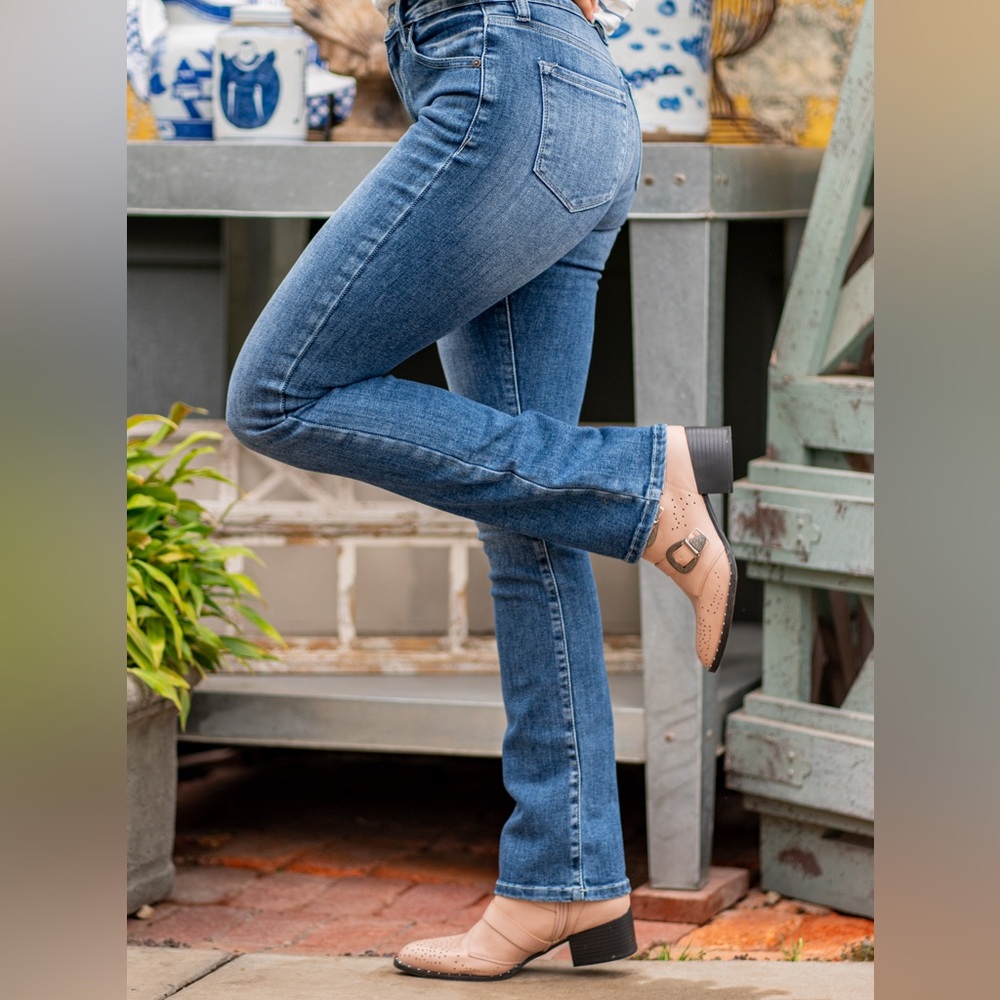 KANCAN Liz Baby Bootcut Jeans Medium Wash
